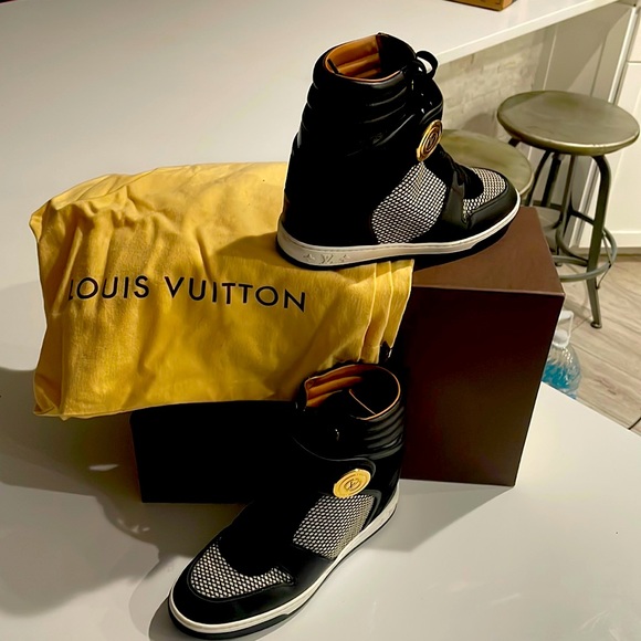 Louis Vuitton sneakers - Picture 1 of 3